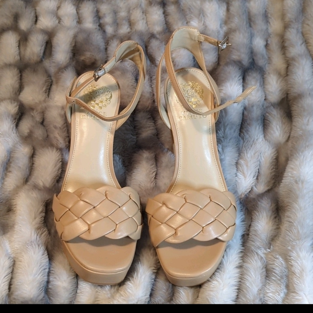 Brand new Vince Camuto Cream Heels 👠
